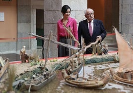 Ayuso inaugura el belén de Sol, compuesto por 500 figuras y 60.000 luces: «Creyentes o no, estamos unidos por una herencia universal»