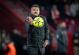 «Las bajas no me preocupan, me preocupa el rival», alega Ania ante la escasez de efectivos del Córdoba CF ante el Cádiz