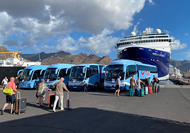 Hombre al agua en un crucero: se busca a un pasajero británico de 76 años al noroeste de Tenerife