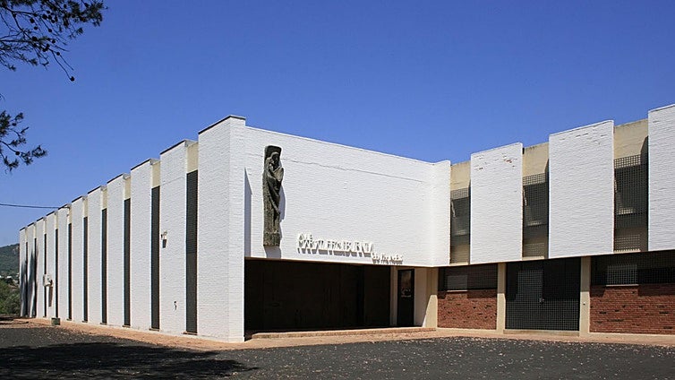 Las religiosas Salesas dejan Córdoba y cierran el monasterio que construyó Rafael de La-Hoz