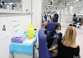 Los adultos ya se pueden vacunar contra la gripe en el Hospital Zendal sin cita previa