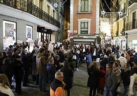 Un centenar de vecinos vuelve a la carga contra el colapso del Casco Histórico de Toledo en Navidad: «Turismo sí, pero no así»