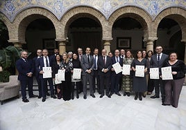 El Colegio de Abogados de Córdoba distingue a sus profesionales veteranos, en imágenes