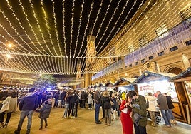 Encendido luces de Navidad en Zaragoza hoy: horario, calles iluminadas, noria, belén gigante en la escalinata del Batallador y hasta auroras boreales