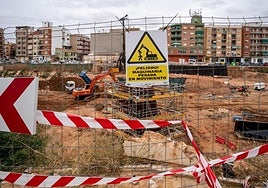 Muere un trabajador atrapado entre máquinas durante la limpieza de una zona dana en Valencia
