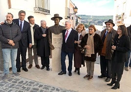 Puente Genil dedica un busto al cantaor Niño Hierro, eslabón entre el flamenco antiguo y el contemporáneo