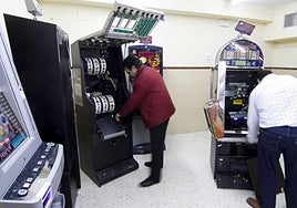 Condenan a dos salones de juego de Linares por permitir la entrada a un ludópata