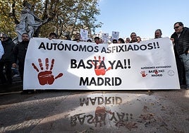 Autónomos se manifiestan en Sevilla y Málaga por derecho a la baja médica, el luto o el cuidado de un menor