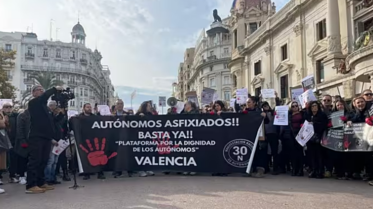 Autónomos se manifiestan en Valencia para reclamar unas condiciones «dignas» y avisan que sin ellos «no hay riqueza»