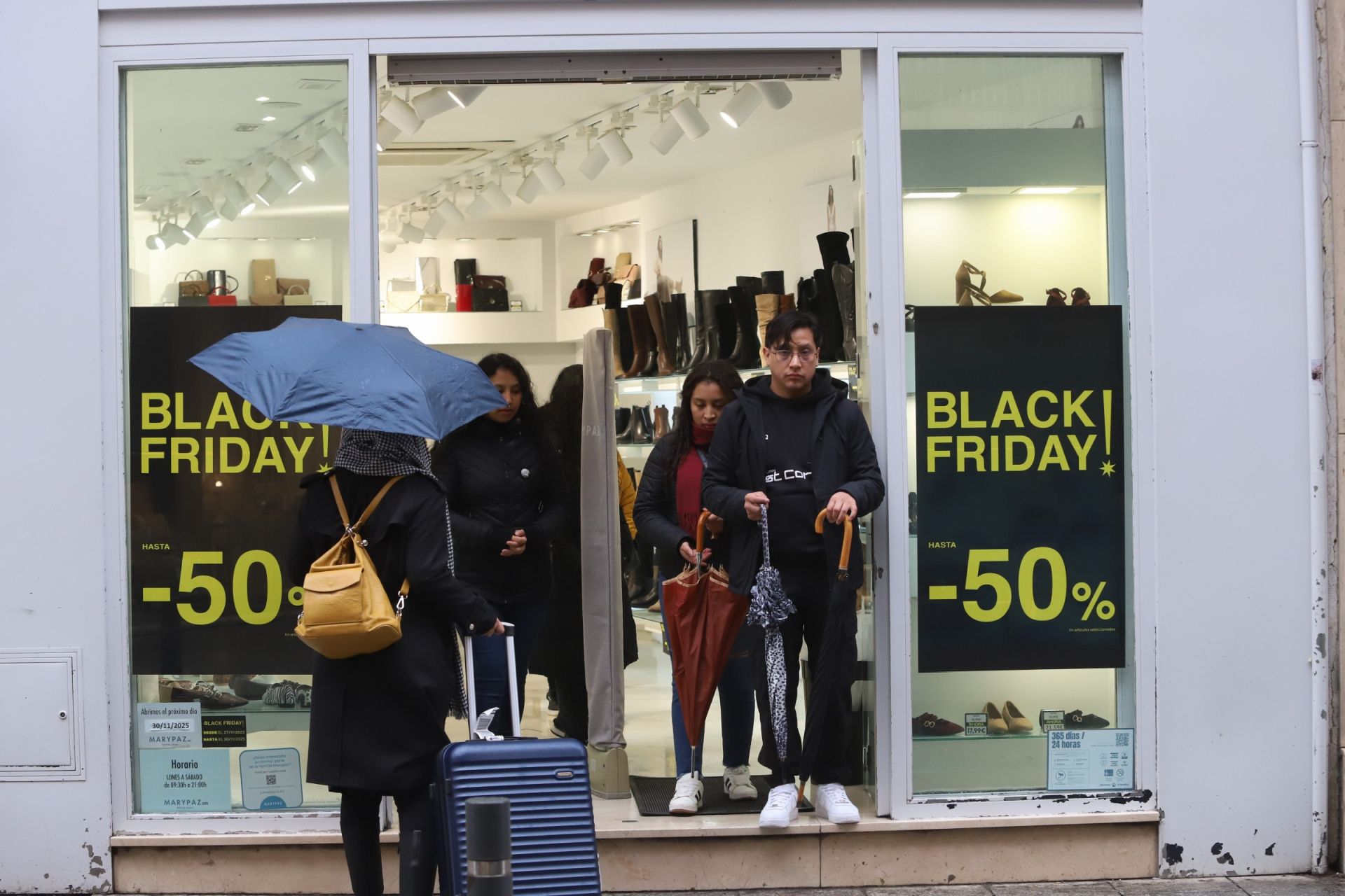 Las compras anticipan la Navidad en Córdoba, en imágenes
