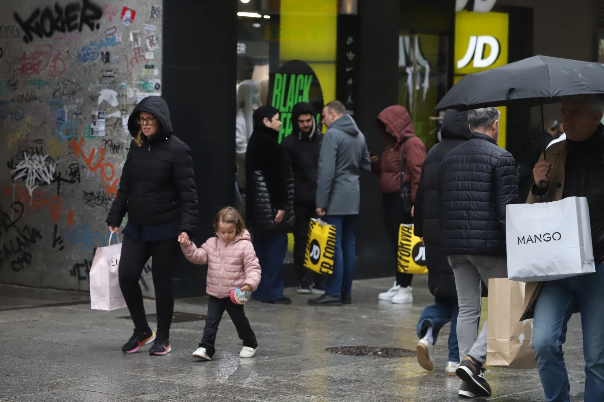 Las compras anticipan la Navidad en Córdoba, en imágenes