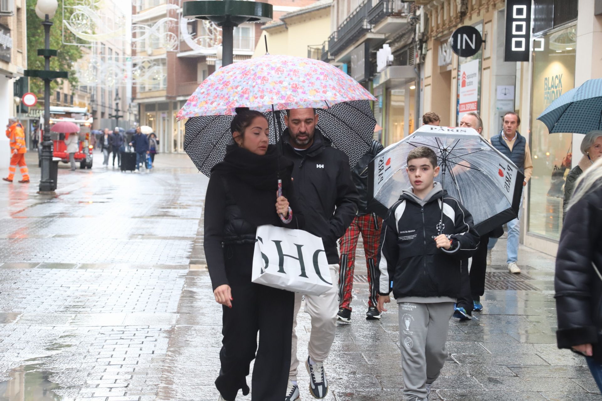 Las compras anticipan la Navidad en Córdoba, en imágenes