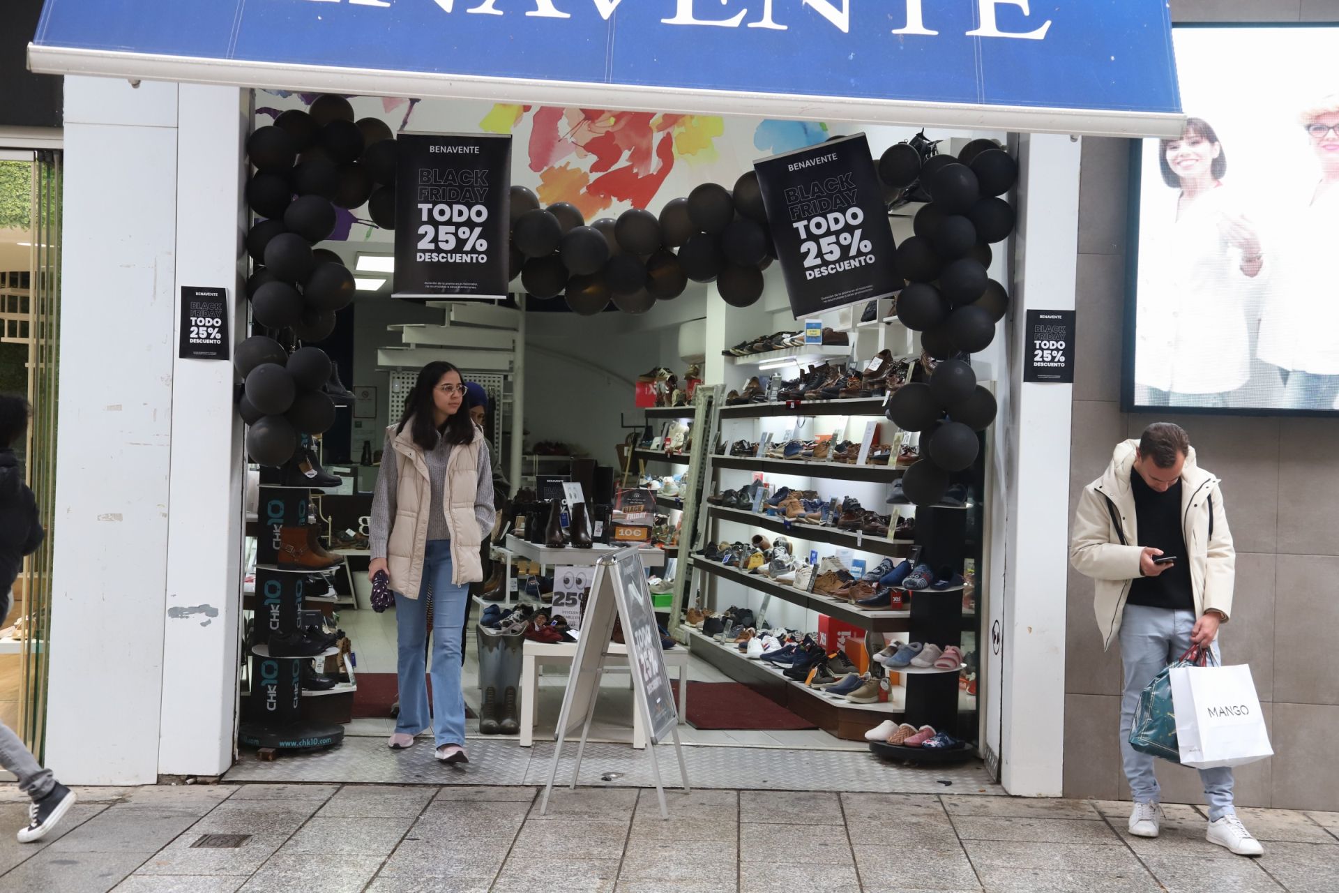 Las compras anticipan la Navidad en Córdoba, en imágenes
