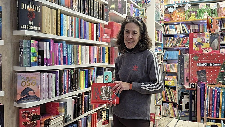 Cincuenta años de la Librería Pipo en Lucena: «En la pandemia repartíamos por las casas y los niños nos recibían como a los Reyes Magos»
