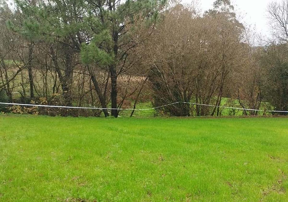 Zona acordonada en la que aparecieron restos de los fallecidos, en Mazaricos