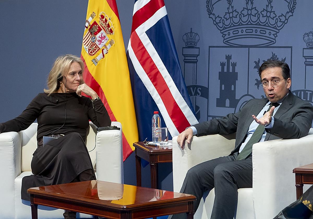 Los ministros de Exteriores de España e Islandia, durante la inauguración de la embajada.