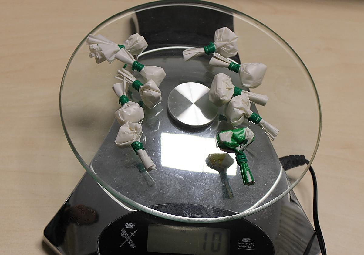 Balanza con la droga intervenida