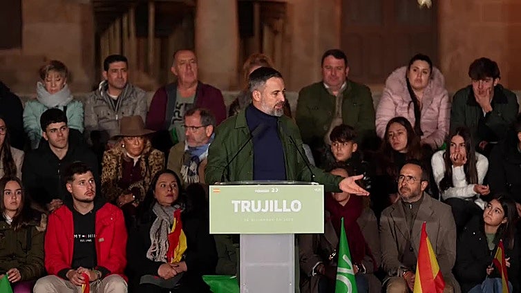 Abascal carga contra el bipartidismo y se presenta en Extremadura como alternativa