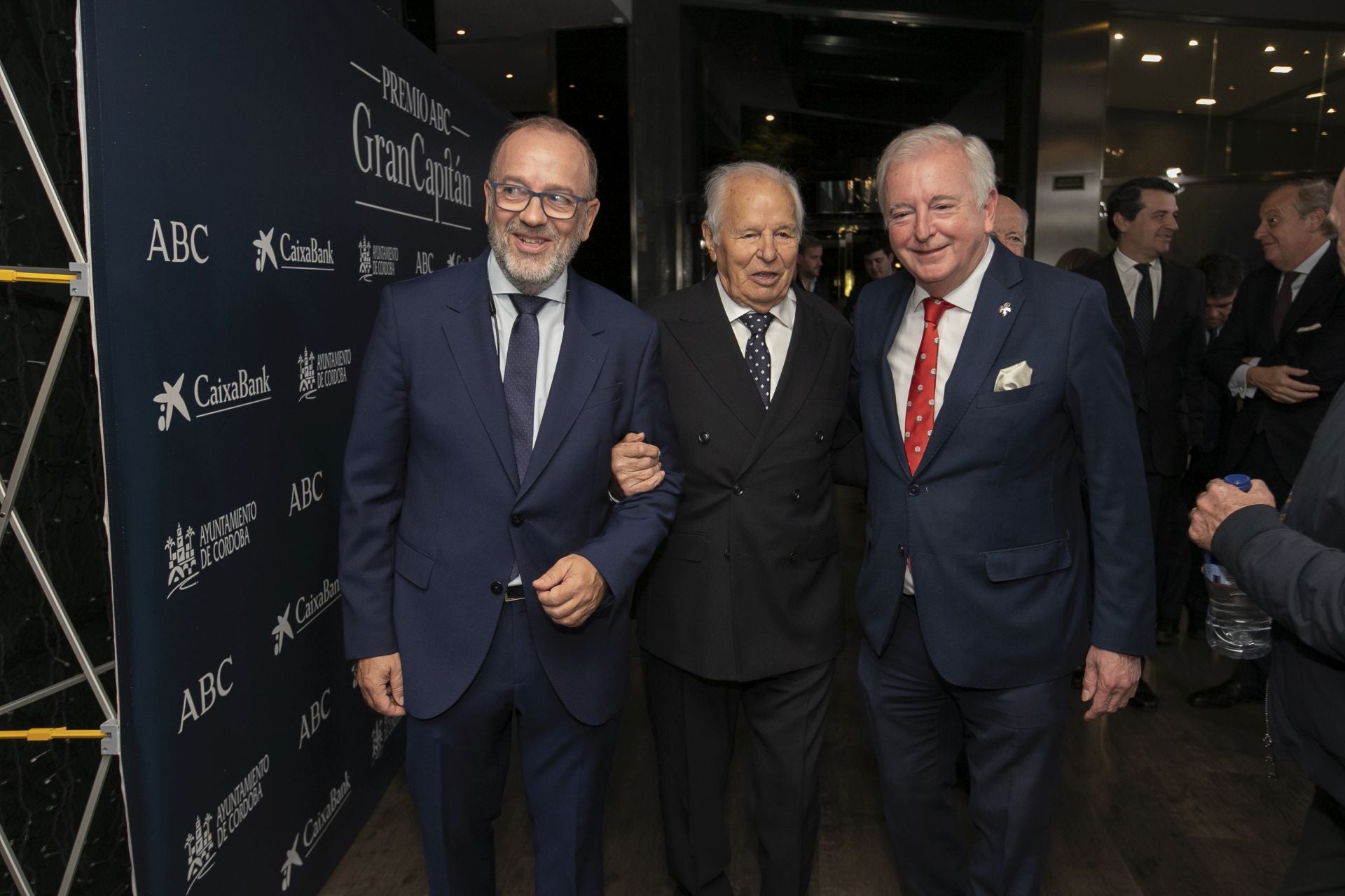 Los asistentes a la entrega del Premio Gran Capitán de ABC a El Cordobés, en imágenes