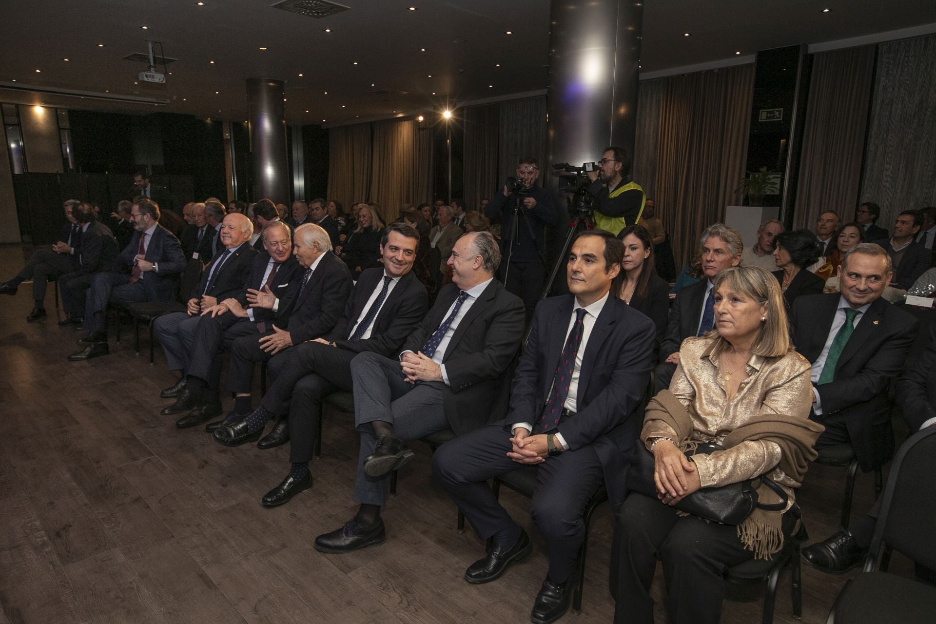 Los asistentes a la entrega del Premio Gran Capitán de ABC a El Cordobés, en imágenes