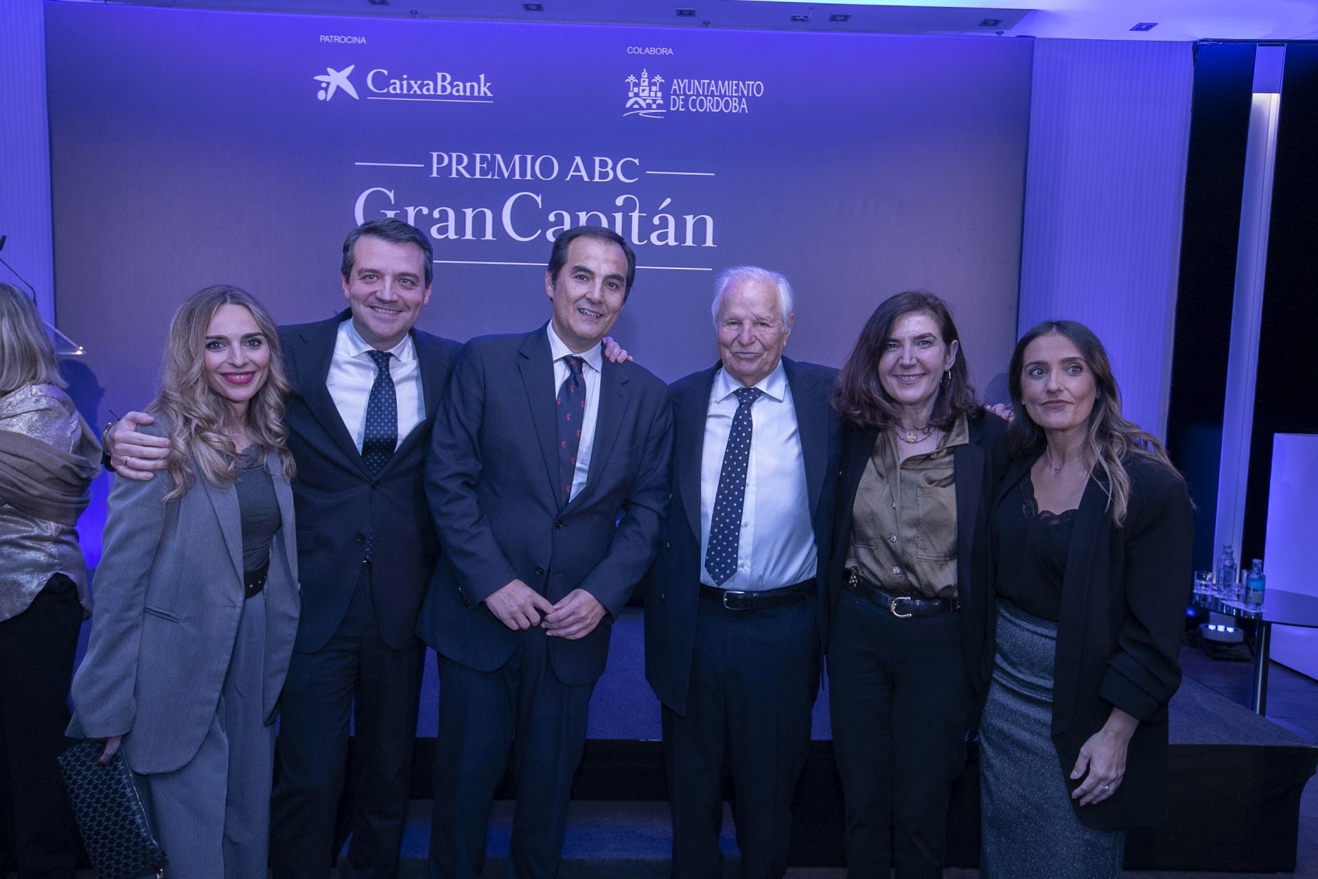 Los asistentes a la entrega del Premio Gran Capitán de ABC a El Cordobés, en imágenes