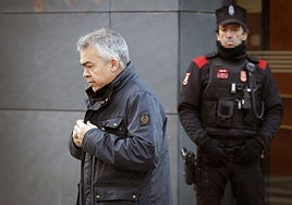 Santos Cerdán acude por primera vez a firmar a los juzgados de Tafalla, en Navarra