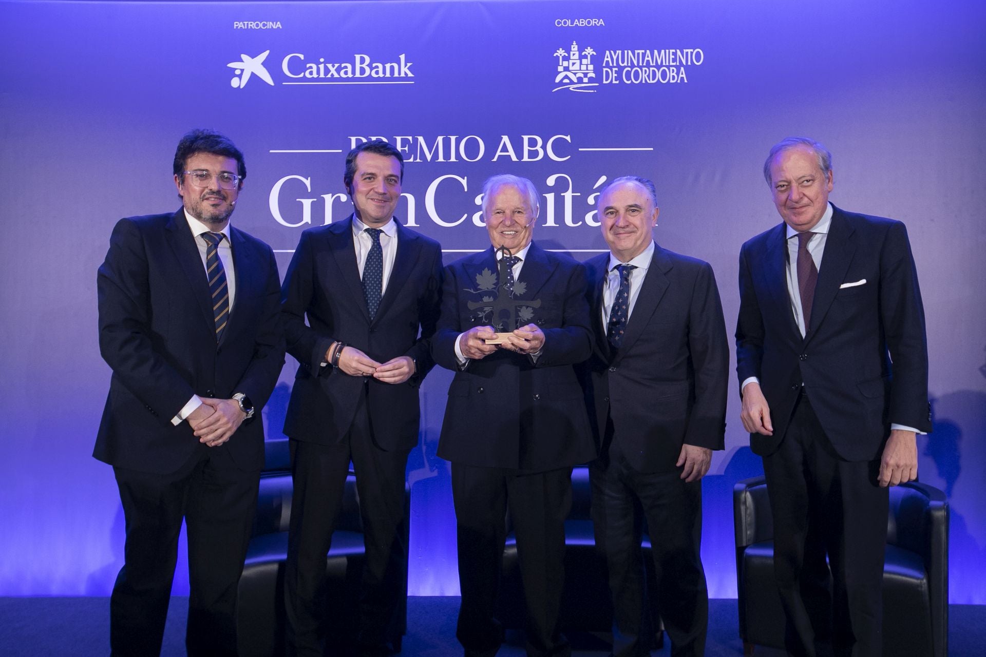 La entrega del Premio Gran Capitán de ABC a El Cordobés, en imágenes