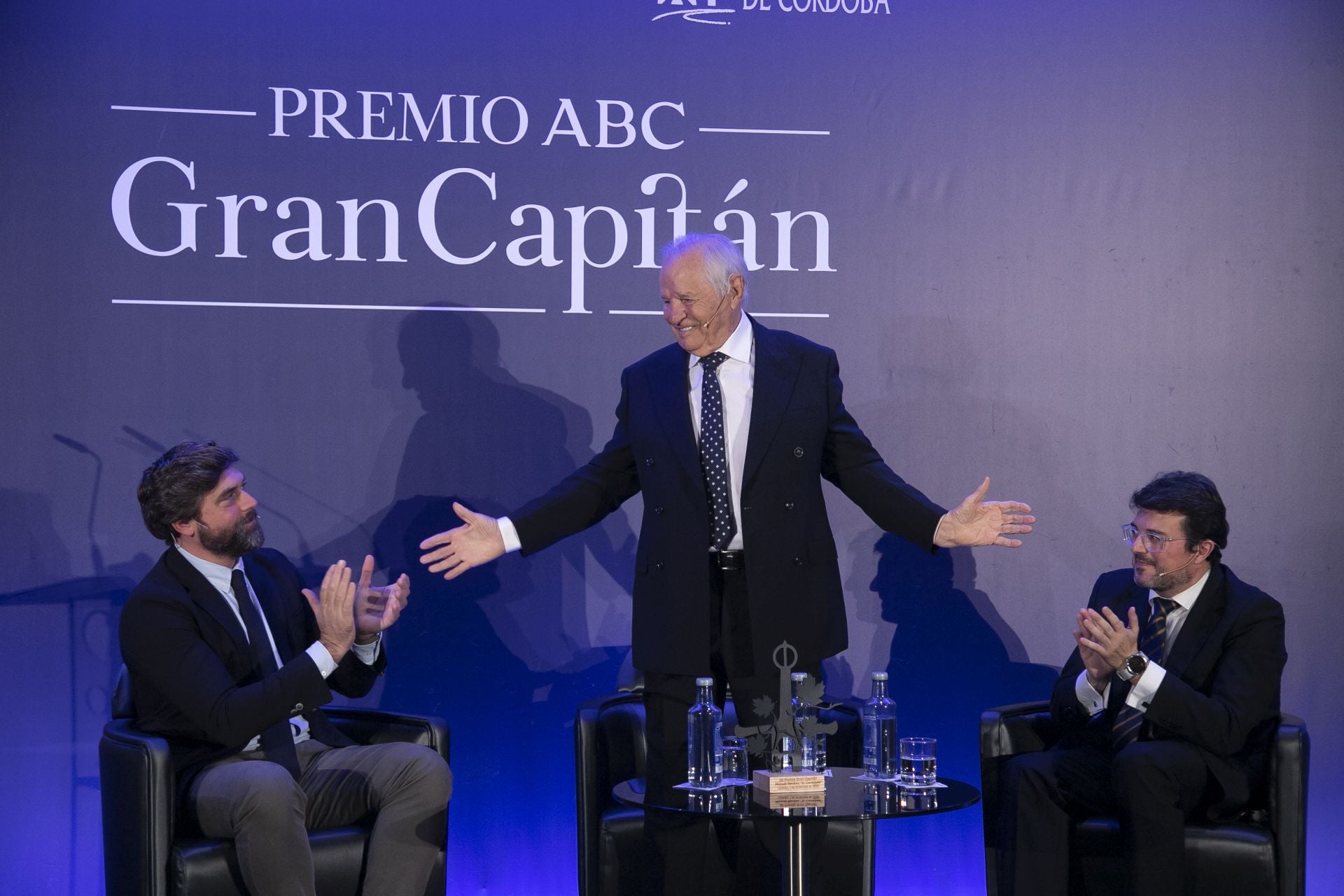 La entrega del Premio Gran Capitán de ABC a El Cordobés, en imágenes
