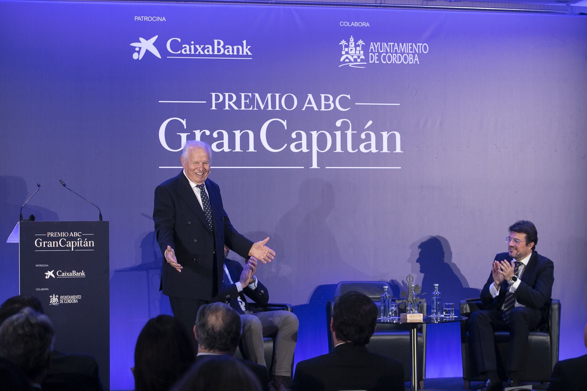 La entrega del Premio Gran Capitán de ABC a El Cordobés, en imágenes