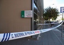 Un incendio suspende la actividad temporalmente en el centro de salud Carlos Castilla del Pino