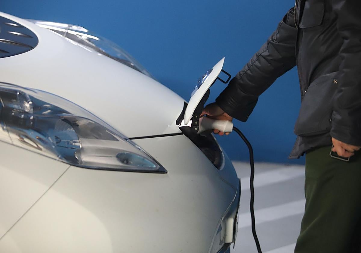 Recarga de un coche eléctrico
