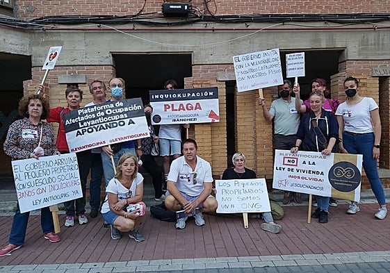 La plataforma de Afectados por la Okupación y la Inquiokupación ha explicado la problemática estos días en el Senado