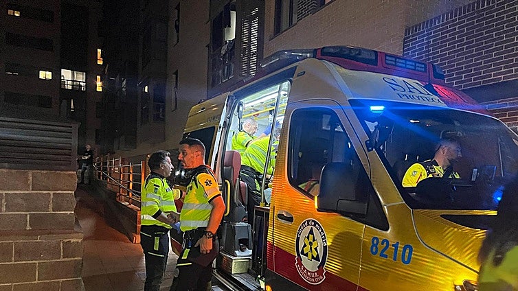 Heridos dos hombres tras ser apuñalados por la espalda en Usera, uno de ellos grave