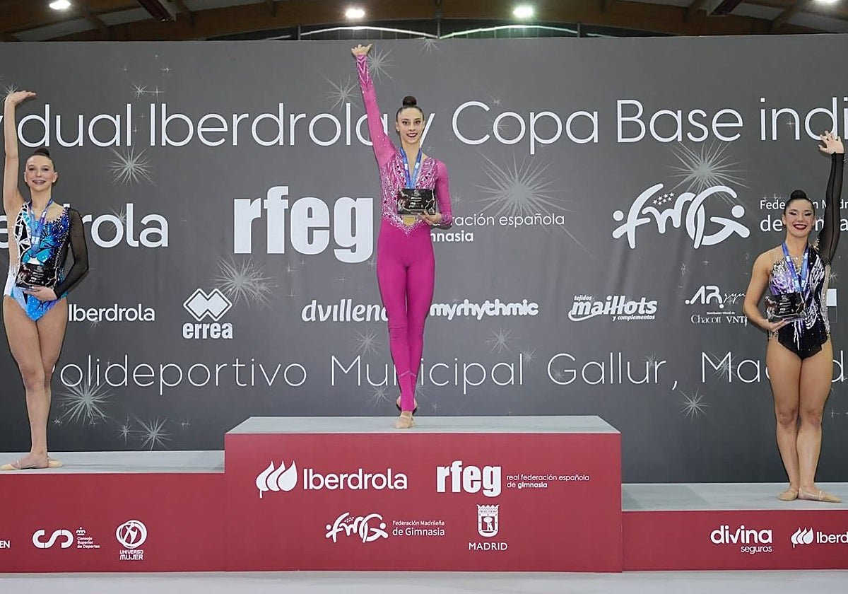 Aitana Ezquerra en lo más alto del podio