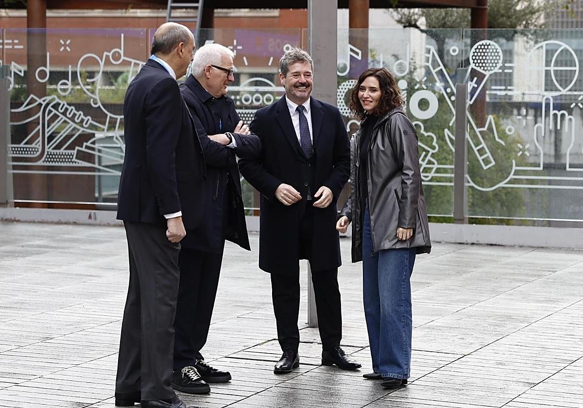 La presidenta de la Comunidad de Madrid, Isabel Díaz Ayuso, durante su visita al Movistar Arena