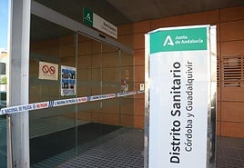 El Centro de Especialidades Carlos Castilla del Pino de Córdoba reanuda este martes la actividad tras el incendio en su aparcamiento