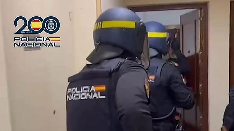 Del club de paliativos con cannabis al gancho de la bañera: desmantelados otros 20 narcopisos