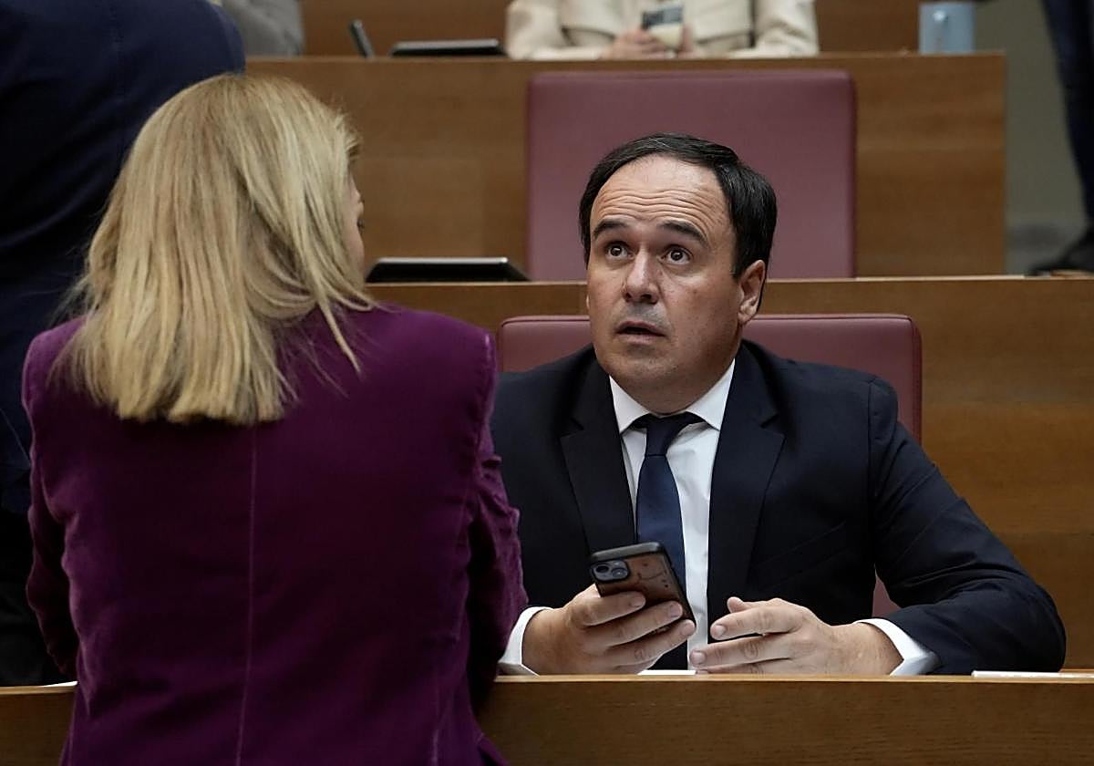 IToma de posesión de Pérez Llorca como presidente de la Generalitat Valenciana, en directo: comparecencia y última hora desde las Cortes hoy