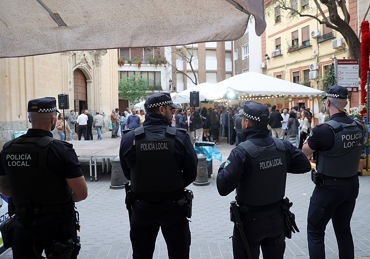 Una patrulla de la Policía Local en las calles de Córdoba