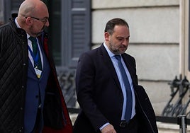 Parchís, ajedrez y perros rastreando móviles: Koldo y Ábalos se van acostumbrando a la cárcel