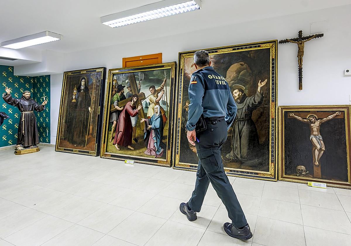 El &#039;botín&#039; que las exmonjas de Belorado trataron de vender: tallas, cuadros y un testamento del siglo XVI