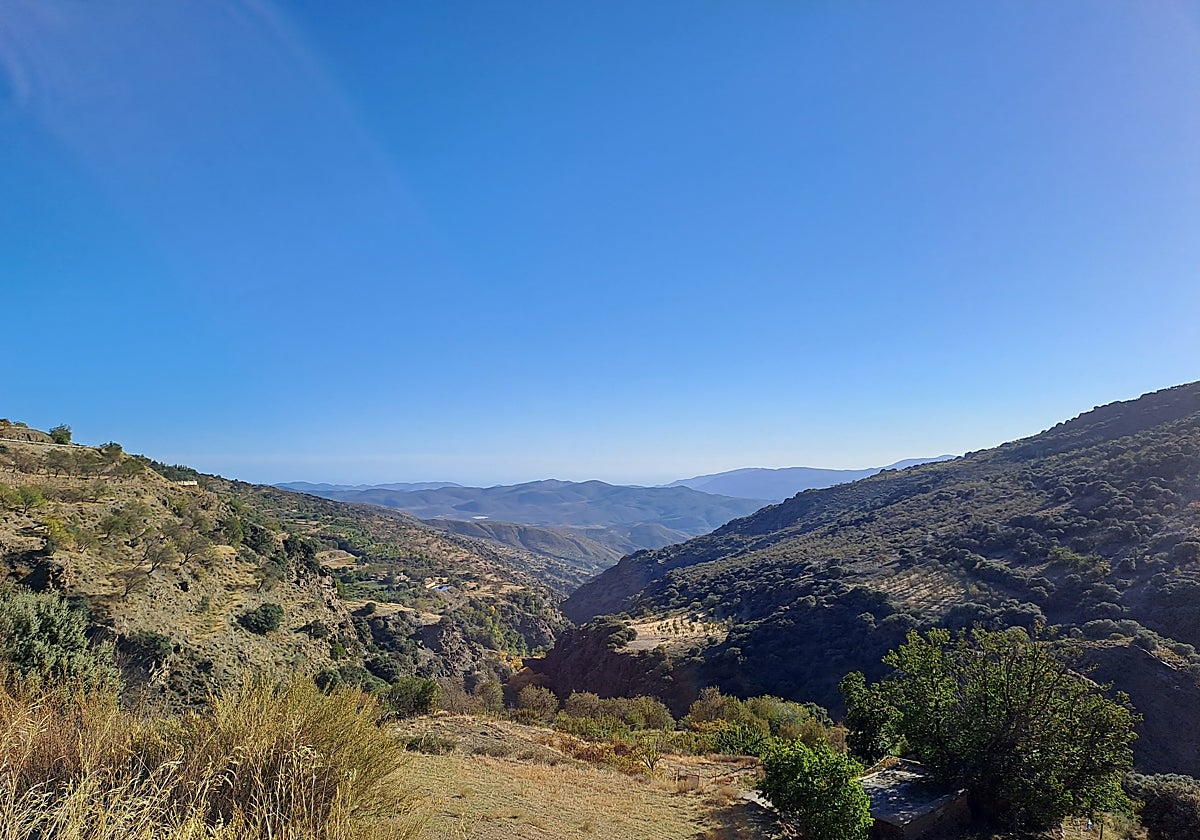 Vista de Laroles, uno de los núcleos poblacionales de Nevada, en la Alpujarra de Granada
