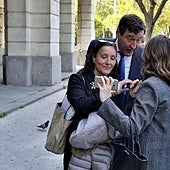 La juez María Núñez Bolaños, en el centro, en una concentración de jueces y fiscales en el Sevilla