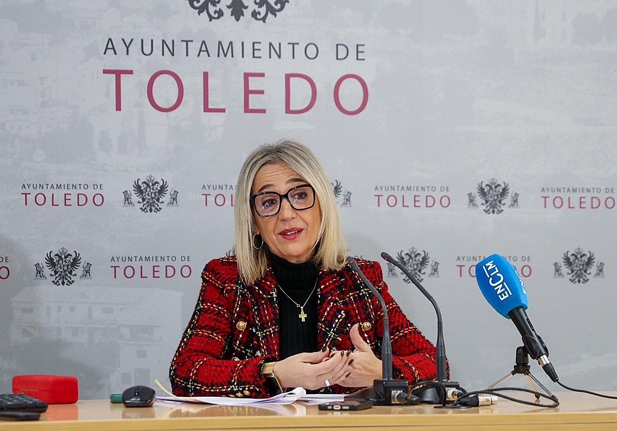 Inés Cañizares, vicealcaldesa de Toledo, durante la rueda de prensa para informar sobre los acuerdos de la Junta de Gobierno local