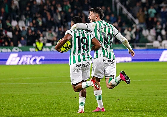 Dalisson y Jacobo celebran el gol del Córdoba ante el Cádiz