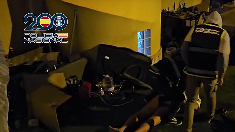 Roban coches para montar sus piezas en turismos siniestrados en la dana de Valencia y venderlos más caros