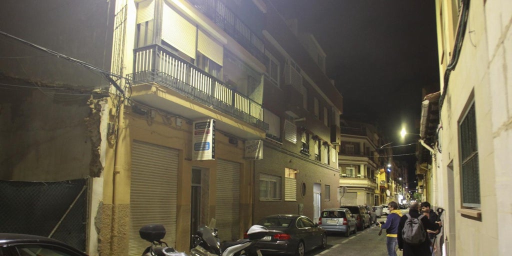 La mujer apuñalada en Alicante convivía con su asesino en espera del divorcio