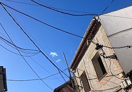 El PP de Escalona (Toledo) denuncia el deterioro del cableado urbano y reclama una intervención urgente y coordinada