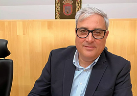 El PSOE de Málaga pide suspender de militancia a su líder en Torremolinos tras la investigación de la Fiscalía por acoso sexual