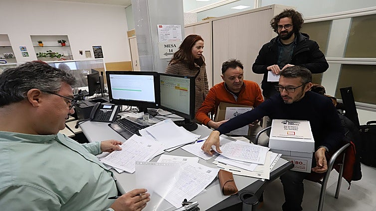 La Orquesta presenta 5.754 firmas para pedir un auditorio en Córdoba y sugiere un solar tras la Calahorra